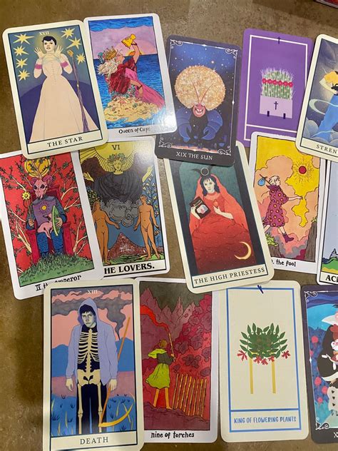 Random Tarot Cards .